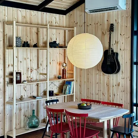 펜션 Modern Summer House With 70s Soul At Gniben