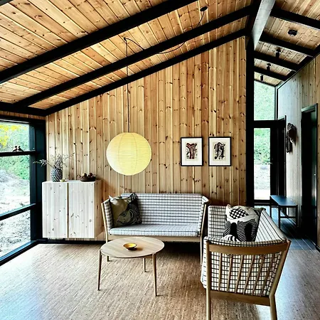 펜션 Modern Summer House With 70s Soul At Gniben