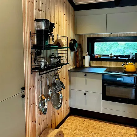 펜션 Modern Summer House With 70s Soul At Gniben *
