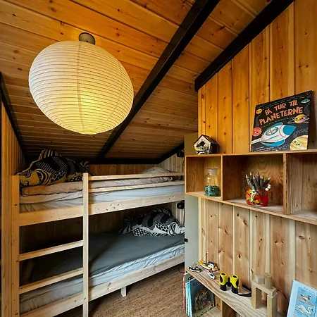 펜션 Modern Summer House With 70s Soul At Gniben *